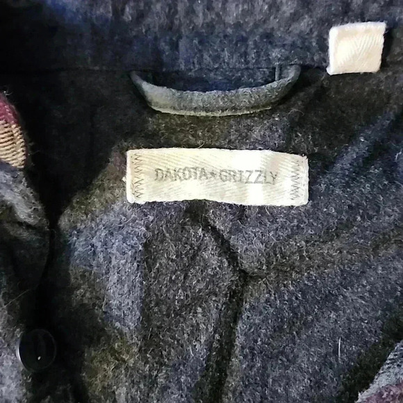 Dakota Grizzly Flannel - Picture 2 of 4
